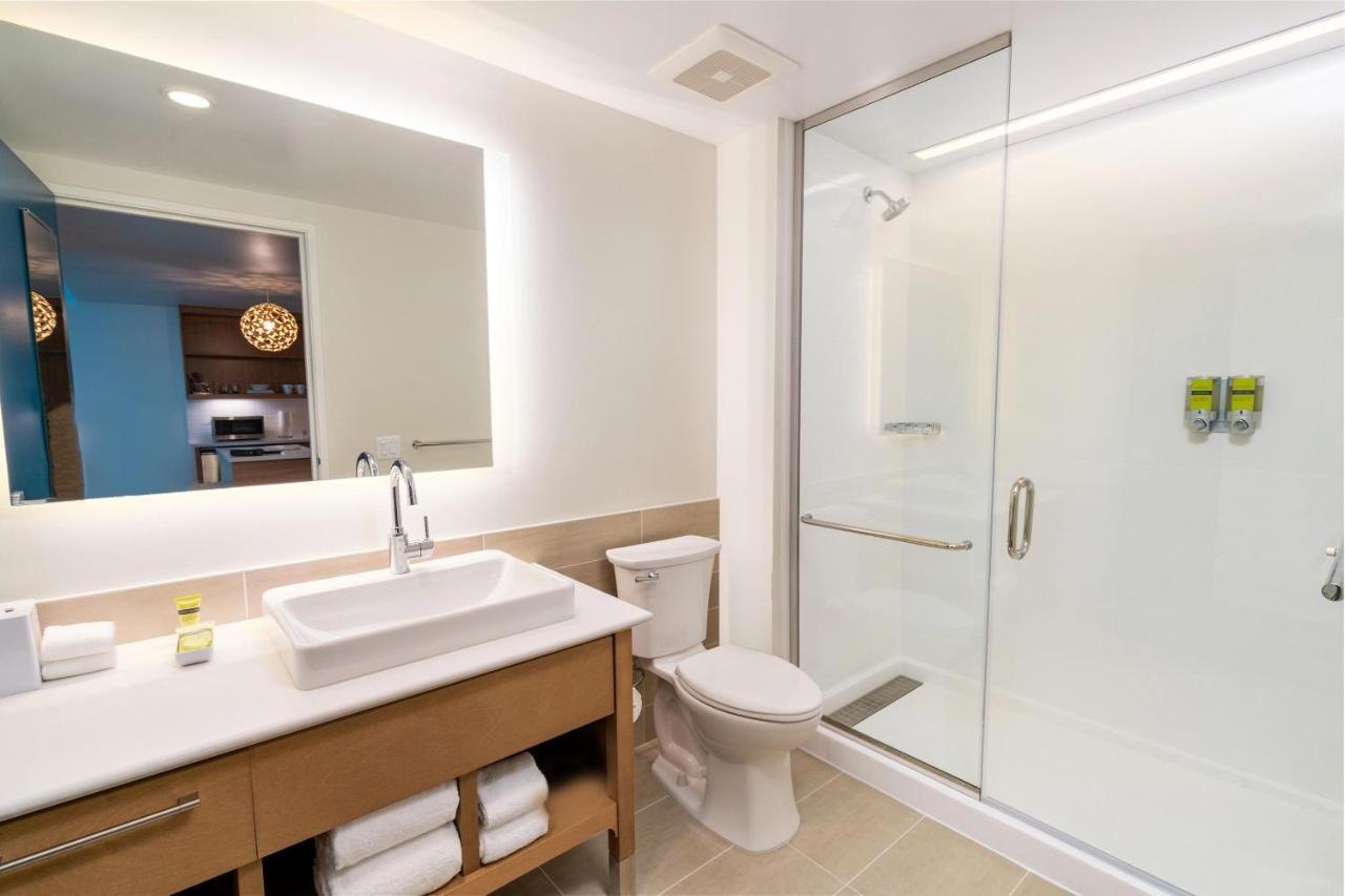 Hotel Element Airport 3*