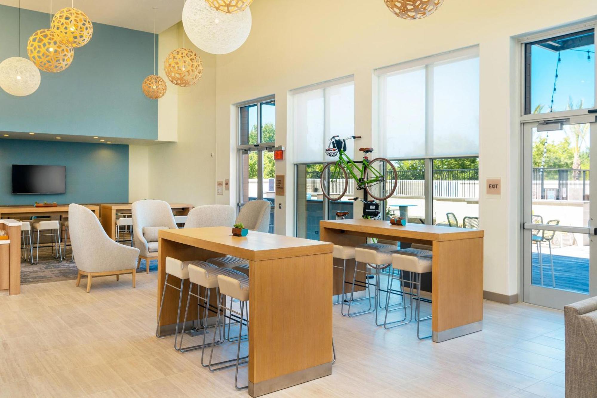 Hotel Element Airport 3*