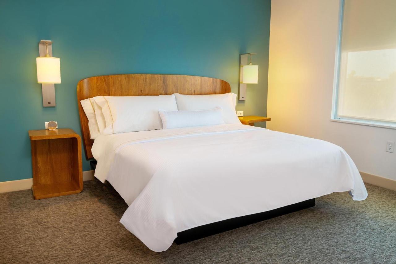 Hotel Element Airport